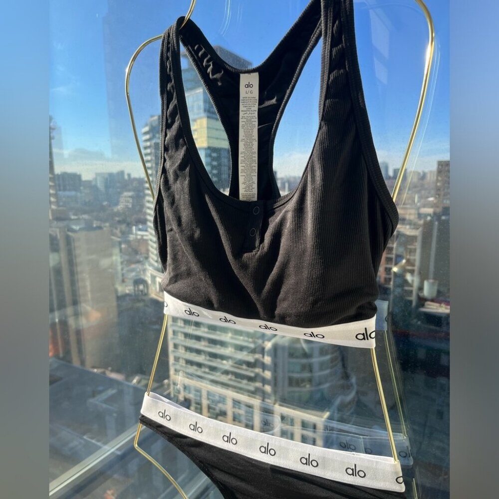 🆕 ALO YOGA 🧿 BNWOT Icon Ribbed Henley Sports Bra + Icon Thong Bundle - Size L - Picture 9 of 14